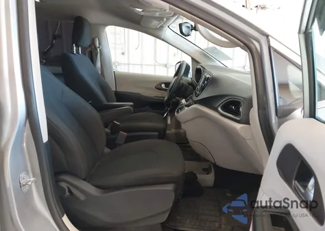 2017 Chrysler Pacifica Touring z USA, uszkodzony, nr VIN 2C4RC1DG8HR743471